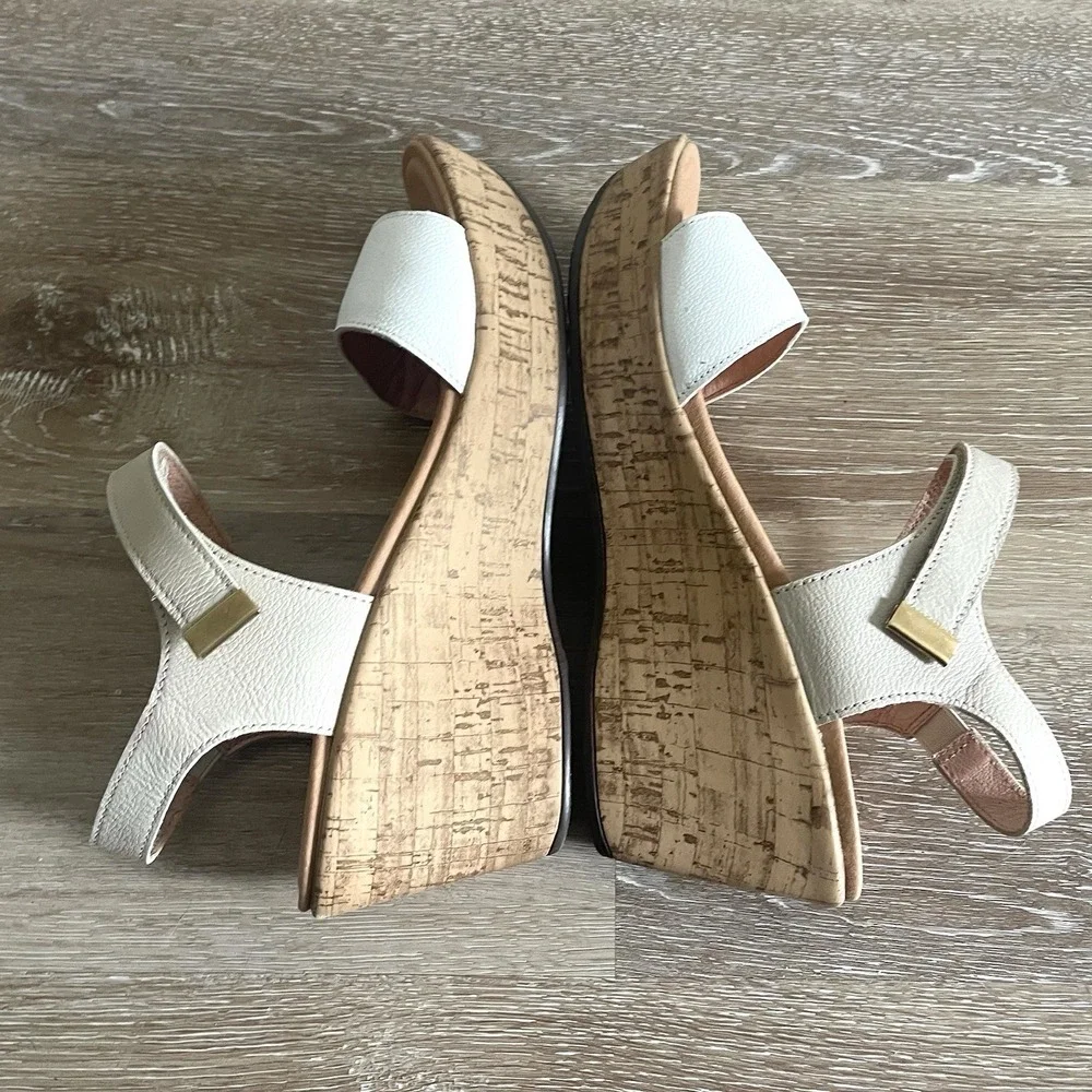 Naot Women's Summer Sandals Size 40 US 9 White Ivory Leather Wedges Ankle Strap